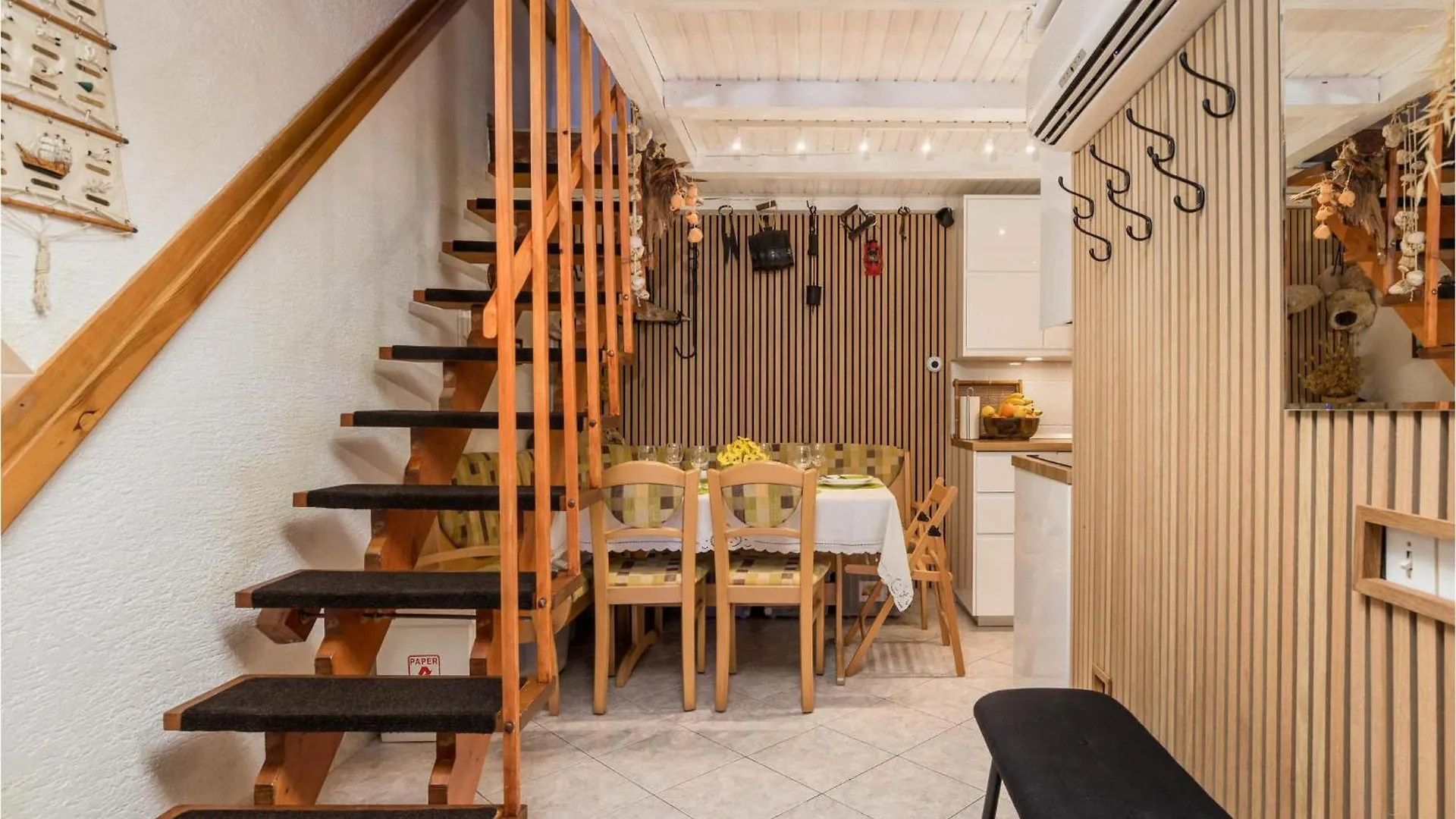 別荘 Beautiful Home In Miholascica With Jacuzzi