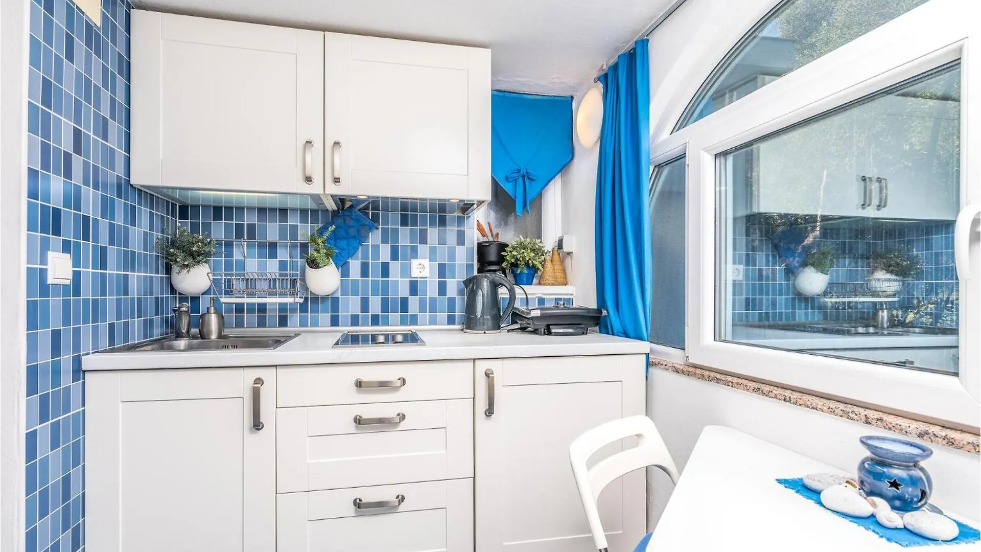 別荘 Beautiful Home In Miholascica With Jacuzzi