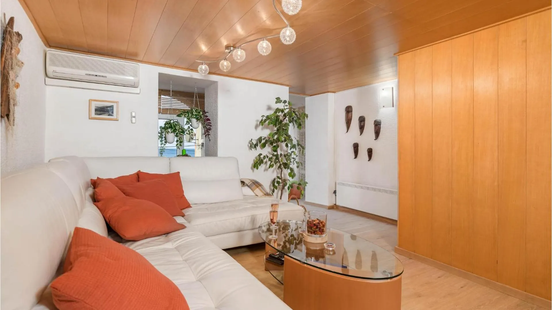 Beautiful Home In Miholascica With Jacuzzi